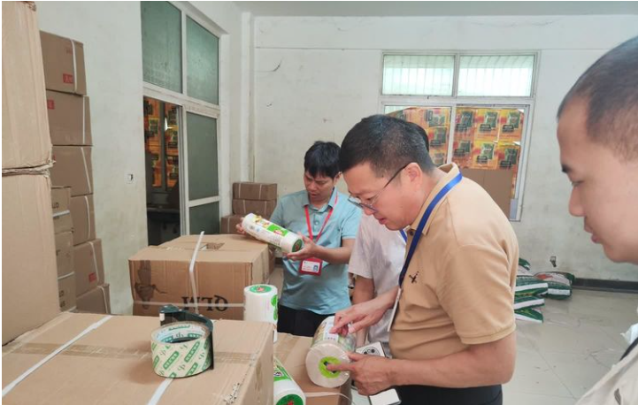 重拳出擊！?？邶埲A區查獲兩批違禁塑料制品，推動生態環境材料銷售